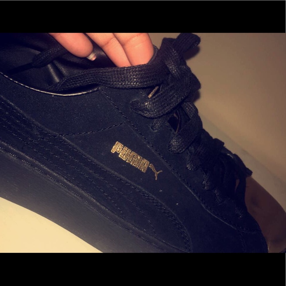 Rihanna pumas